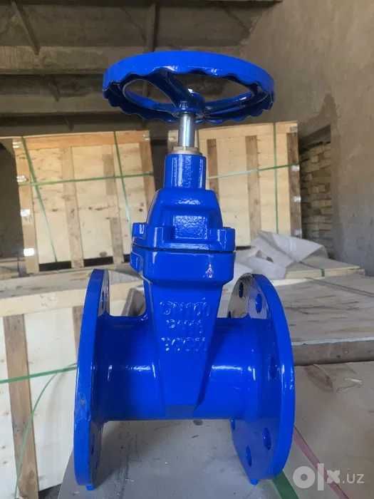 Задвижка DN100 PN16 б/у Чугунная фланцевая с ручным управлением
