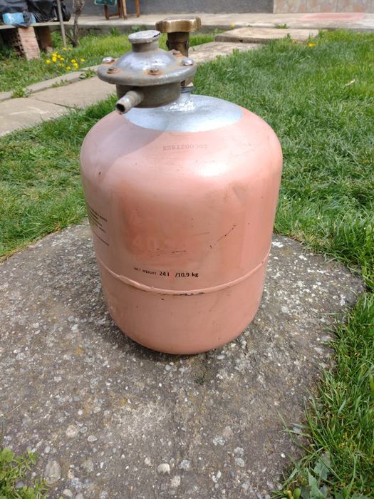 Butelie și aragaz camping