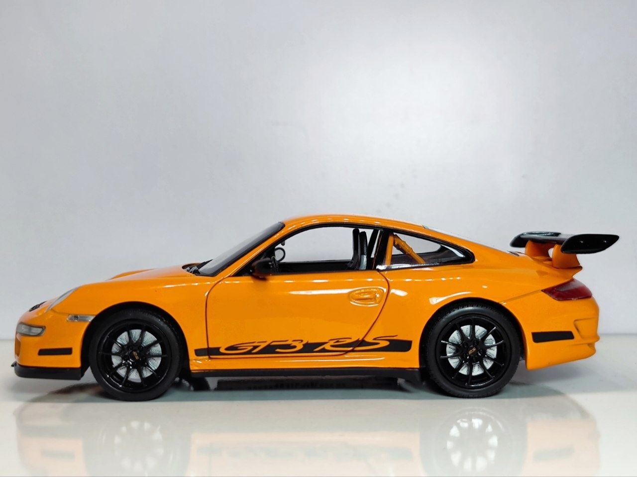 Porsche 911 GT3 RS оригинал железная машинка масштабная - Доставка: 450 000  сум - Игрушки Ташкент на Olx