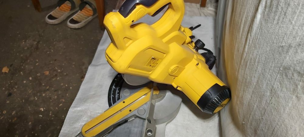 Dewalt  circular 777