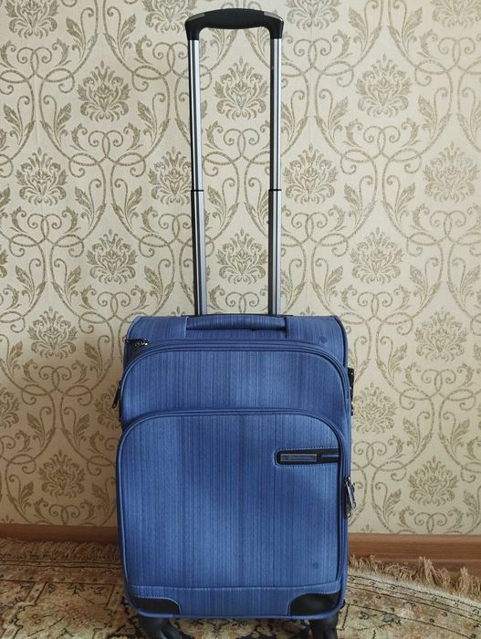 Продам маленький чемодан "Ручная кладь"