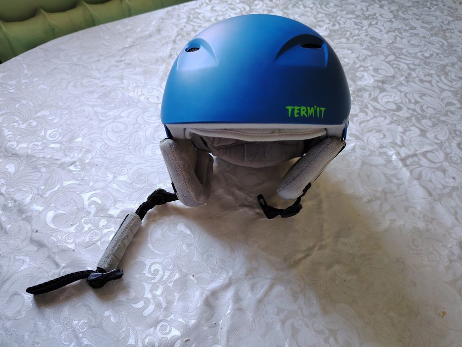 Продам б/у  горнолыжный шлем