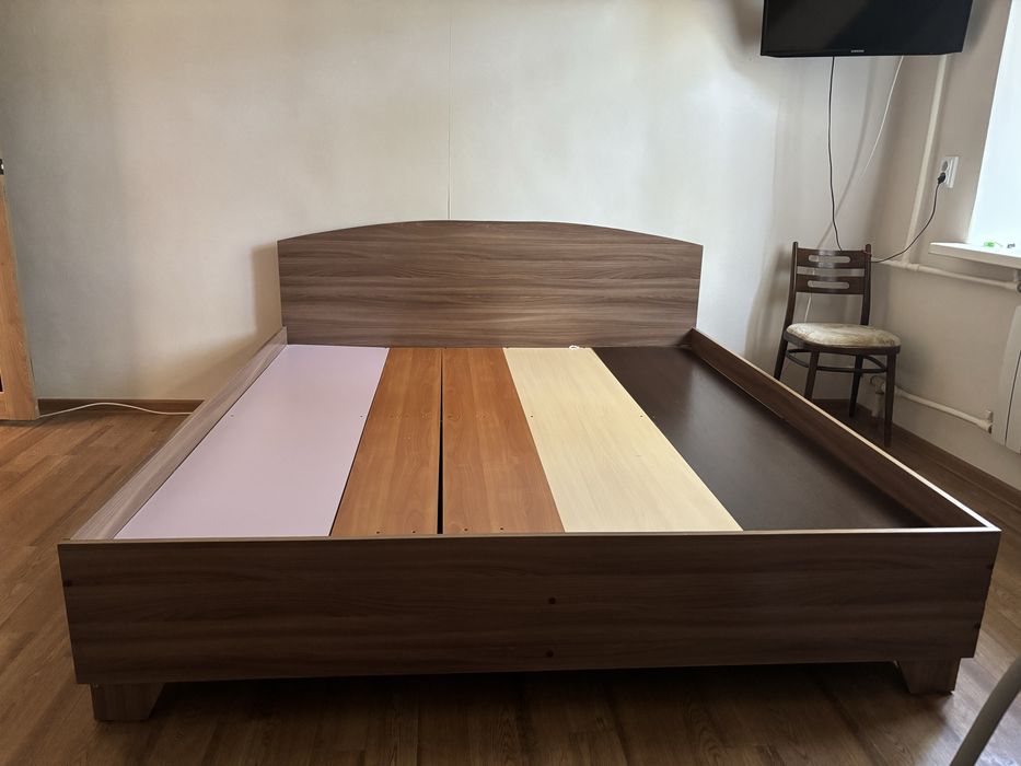 Продается кровать . 180*200 в хорошем состоянии . Самовывоз .