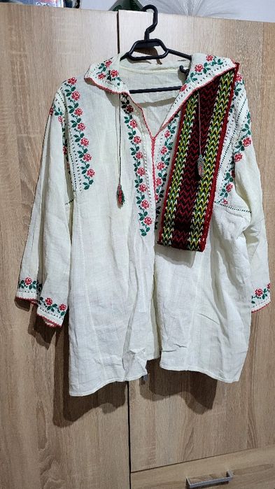 Costum popular cu brâu