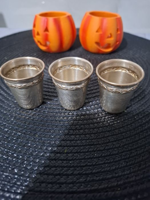 Set 3 pahare argintate filigran Franta inaltime 4 cm si raza de 3.5 cm