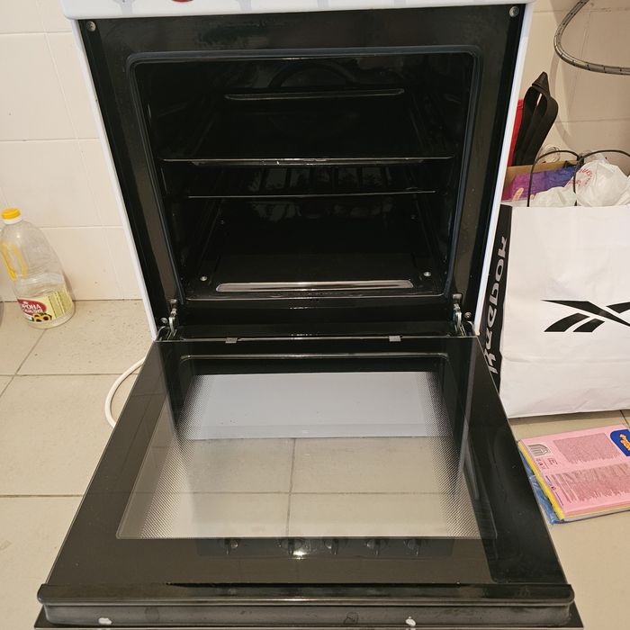 Электроплита с духовкой