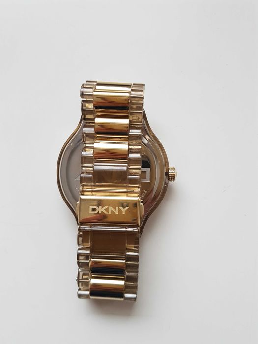 ceas dama DKNY 8168 auriu rotund sport, timp liber, arta