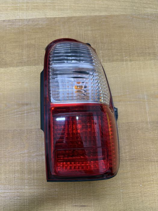 Задний плафон правый рестайл орегинал сюрф 185