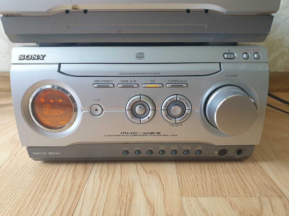 Музыкальный центр сони .