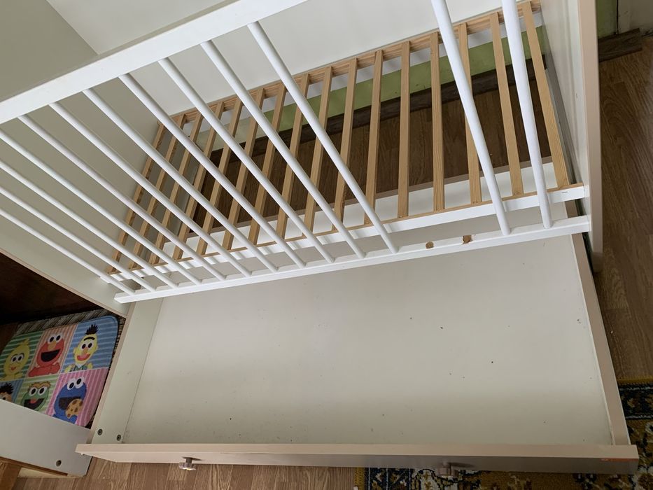 Бебешко легло което става после на бюро