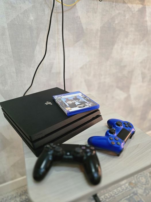 Playstation 4 Pro 1 тб в отличном состоянии
