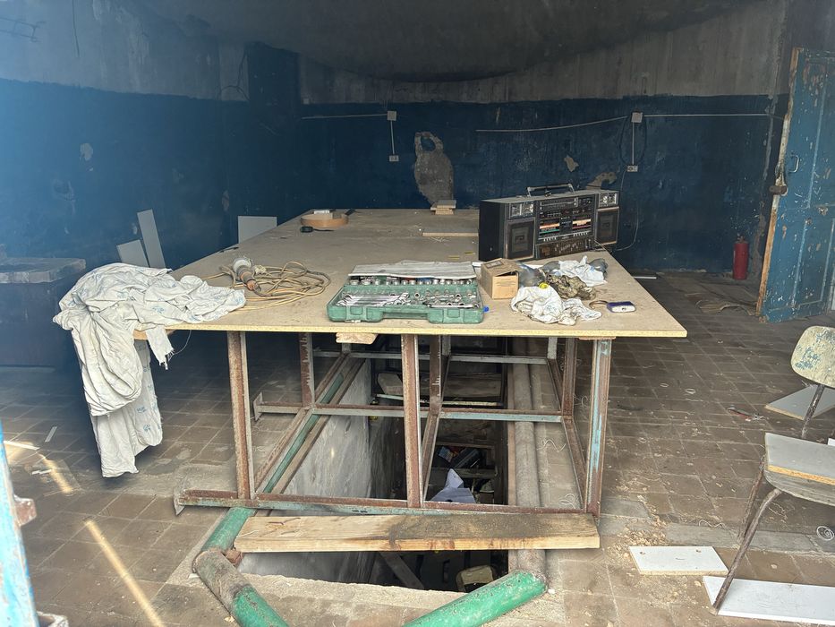 Продам два бокса.