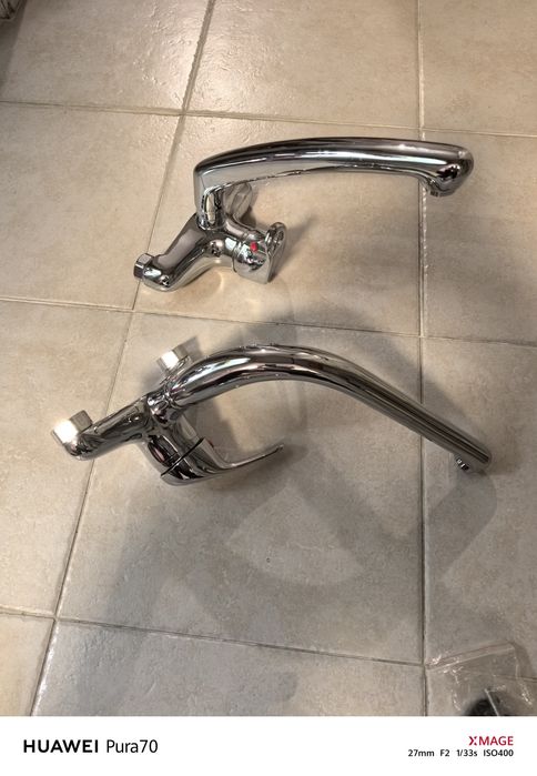 Продавам 2нр.смесители за кухня. Стенен монтаж почти нови