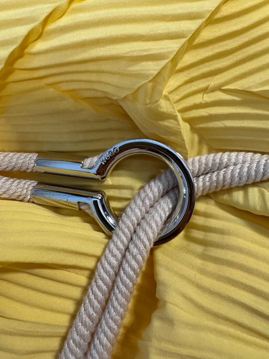 Лятна релефна жълта рокля