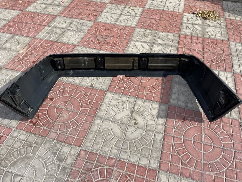 Задний бампер Мерседес w124 оригинал