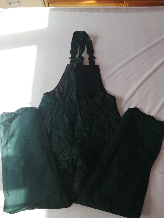 Зимно работно облекло мъжки полугащеризони и шапки