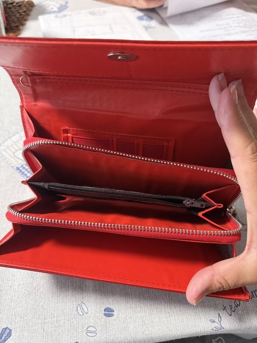 Червенно портмоне лак