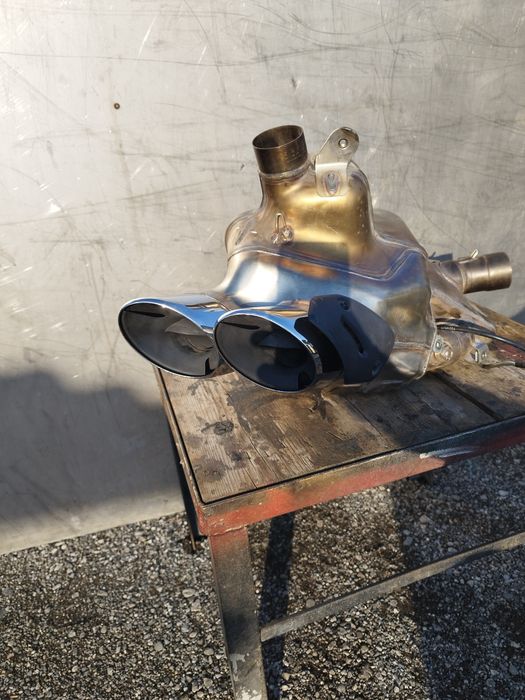 Продавам оригинален ауспух за Ducati 572.4.046.1A