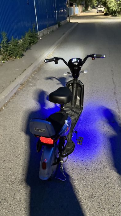 Скутер 350w голубой