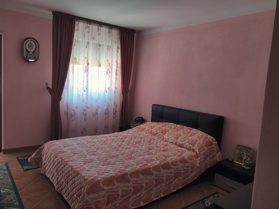 Vând casă de locuit
