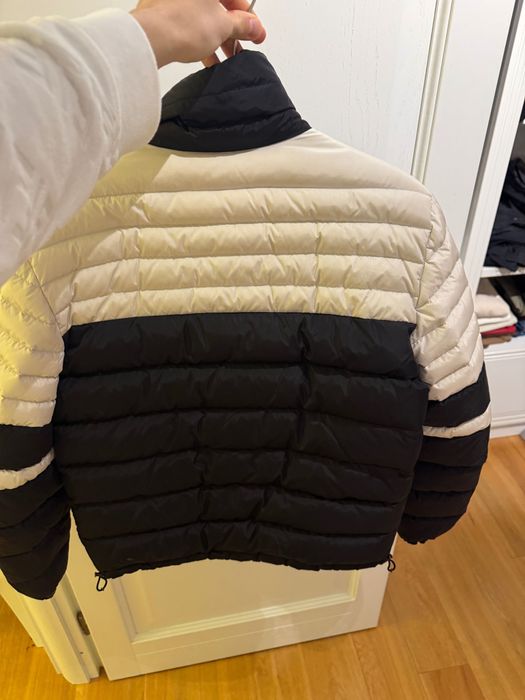 Vand geaca moncler originala