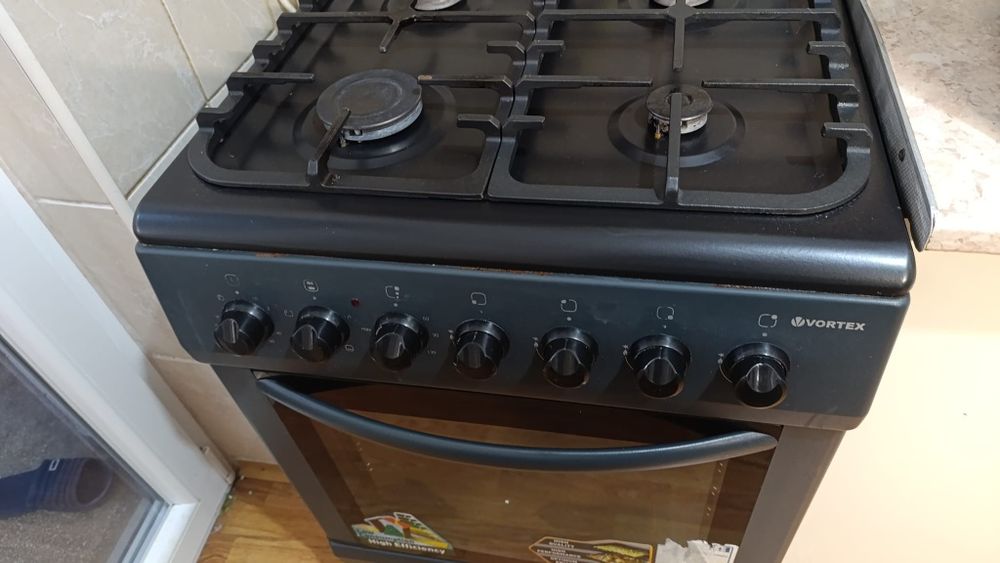 Aragaz pe gaze și cuptor electric