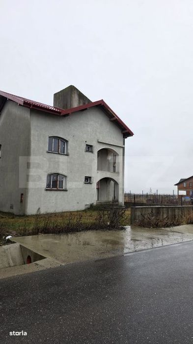 Casa de vanzare, 343 mp, zona Lazuri