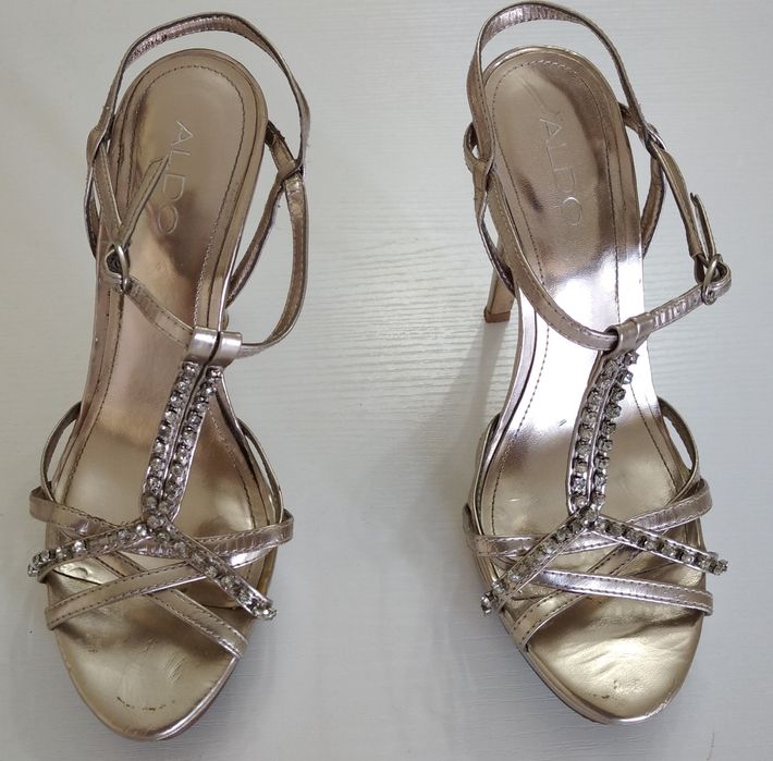 Продам босоножки