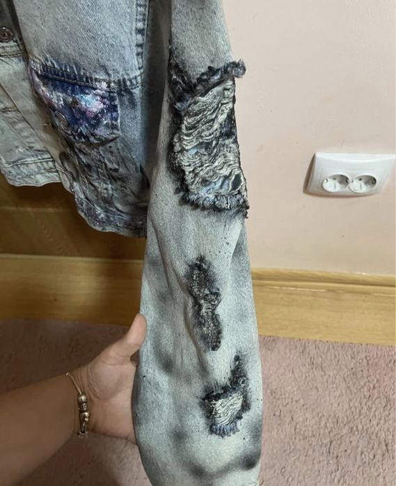 Nume piesa : Urban Muse Geaca de blugi pictata manual