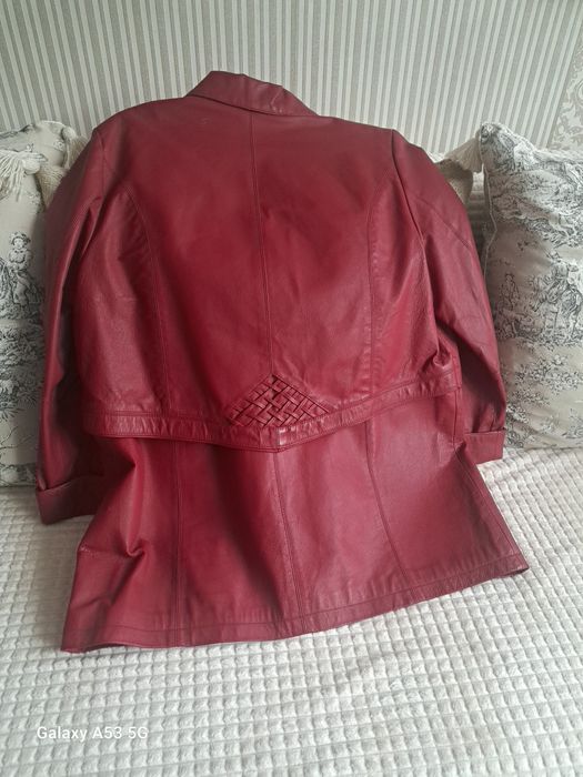 Haina piele rosie de dama