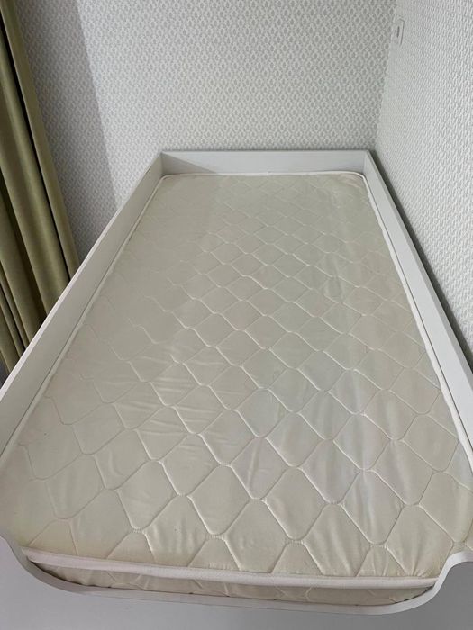 Продам кровати с матрасами