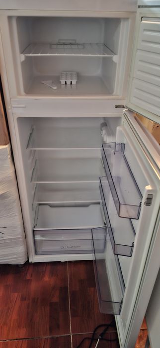 Vând frigider Indesit nou