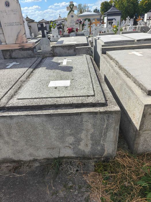 Vand loc de veci, cripta 3 locuri, Cimitirul Sf. Gheorghe Pitesti