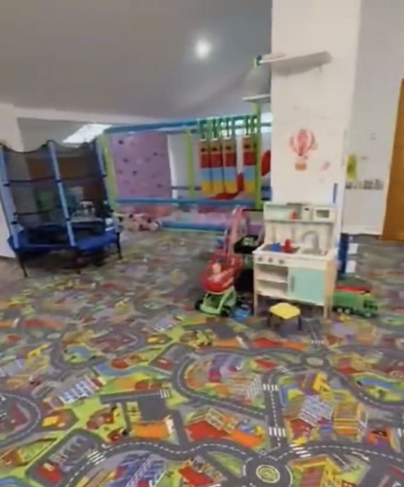 loc de joacă complet echipat + cedare chirie