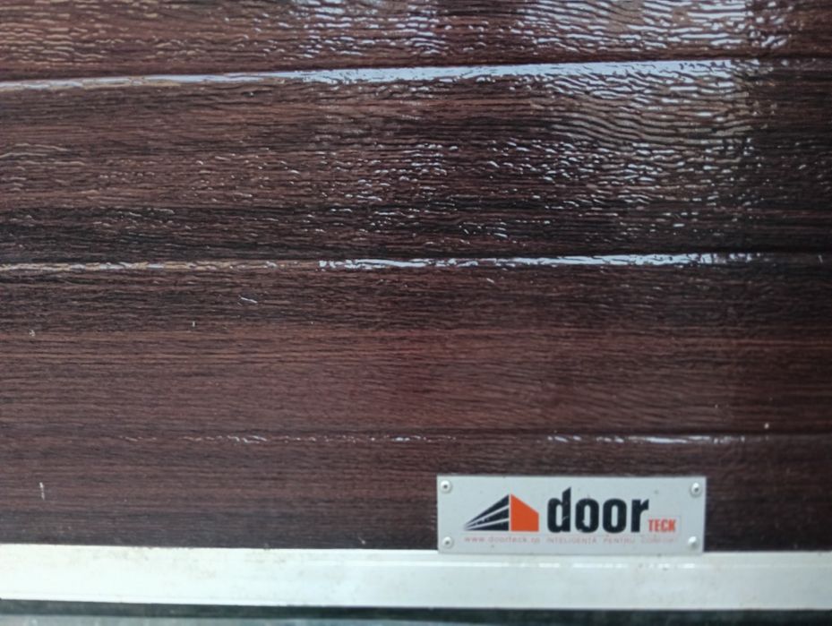 Vând poarta garaj automatizată.