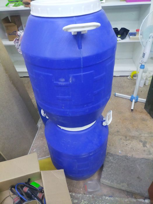 Продам бочки 60л 2 шт