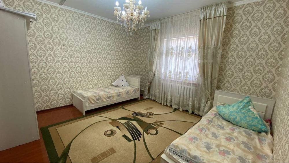 Үй сатылады.