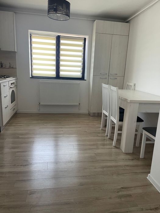 De vânzare apartament cu 3 camere decomandate