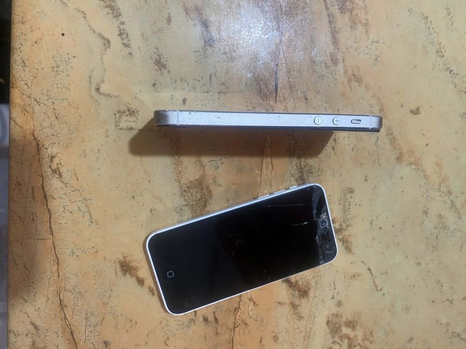 Vând 2 Telefoane IPhone