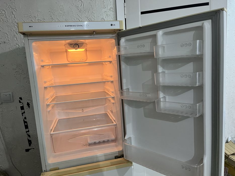 Срочно продается холодильник LG