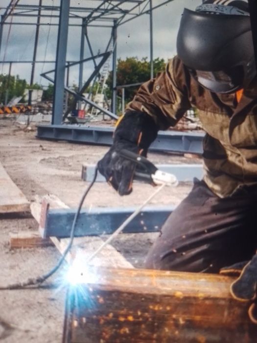 Делаю сварочные работы по дуговой сварке обращатся по номеру