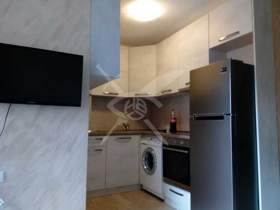 Продава се Тристаен апартамент в Пловдив, Кючук Париж - 70 кв.м за 2300 €/кв.м - Снимка #1