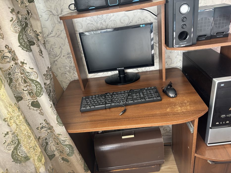 Продам компьютер со столом