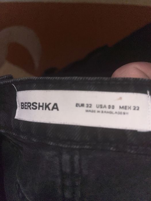 Blugi Bershka marime 32 unicat