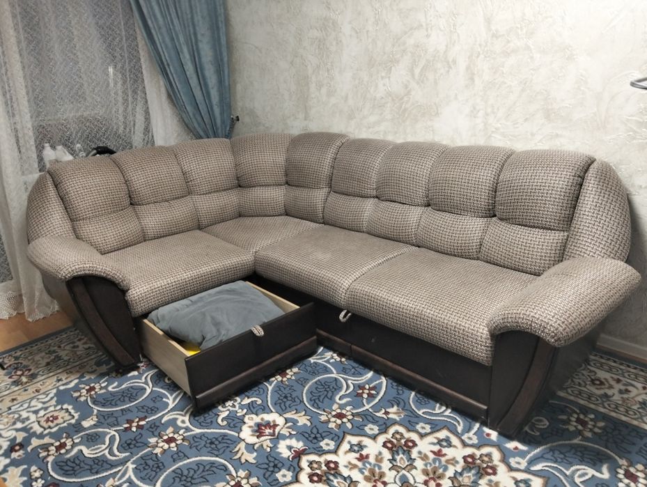 Диван.                    .