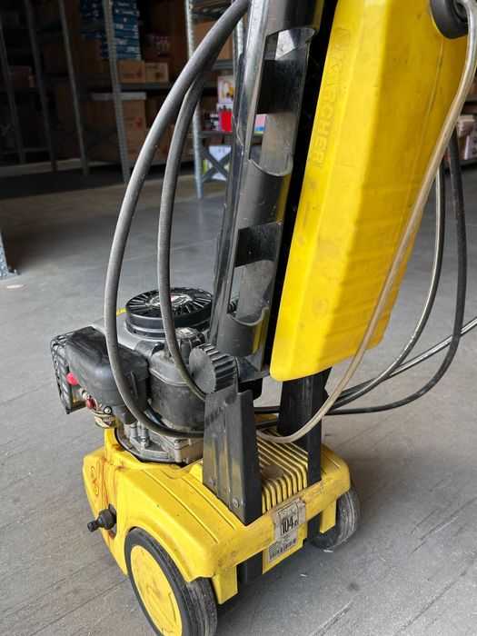 Продавам водоструйка Kärcher K3300 GS - бензинова