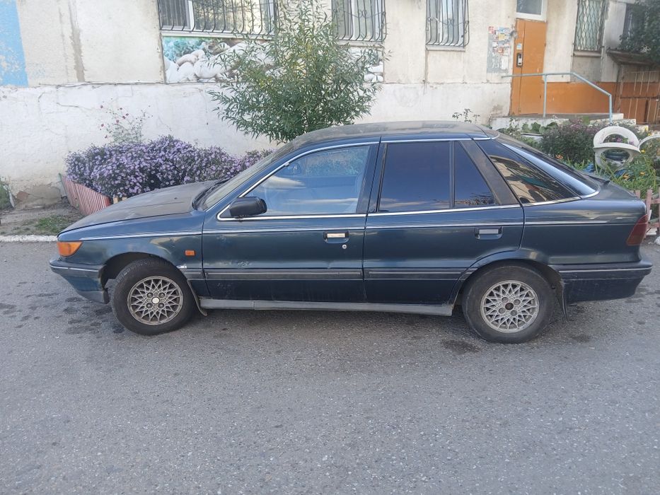 Продам лансера 1992