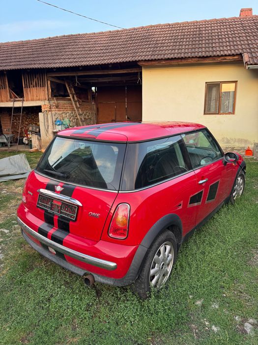 Dezmembrez sau vând întreagă Mini One 1.6 benzină.