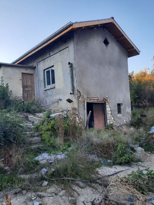 къща с двор с.Коиловци