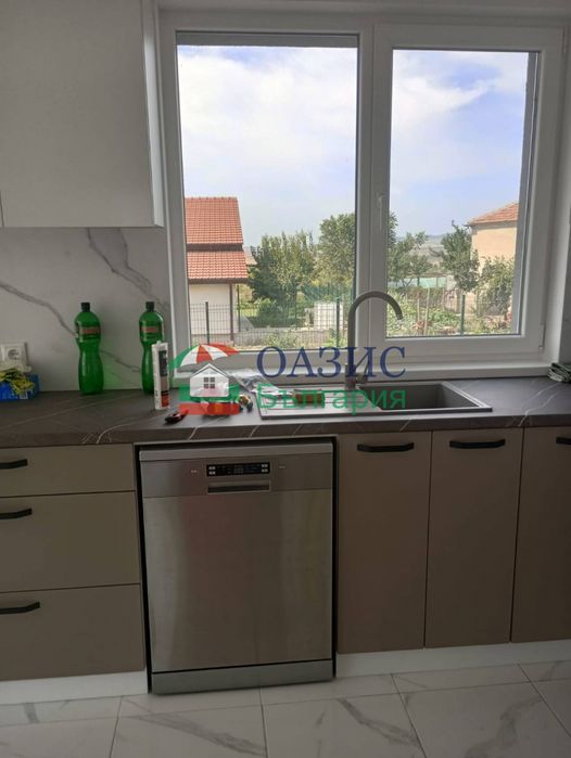 Къща с 4 спални в село. Кошарица, 210 кв.м. + 420 кв.м. двор, България, 280 000 евро